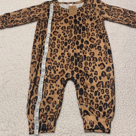 Boutique 1PC Leopard Print Outfit with Headband, NWT’s, Size 6-9 Months - Picture 7 of 10